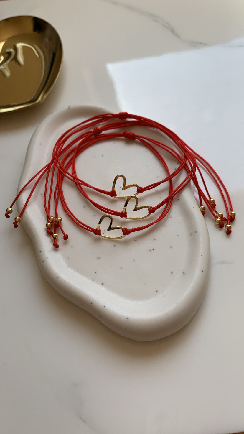 Pulsera hilo rojo corazón