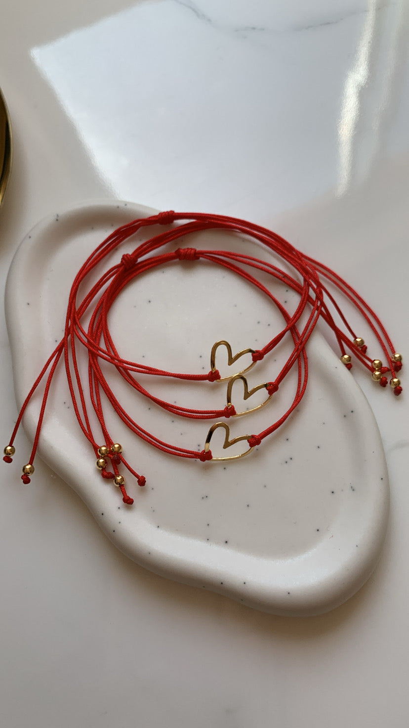 Pulsera hilo rojo corazón