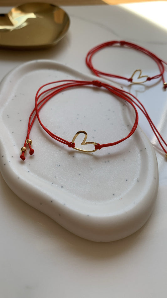 Pulsera hilo rojo corazón