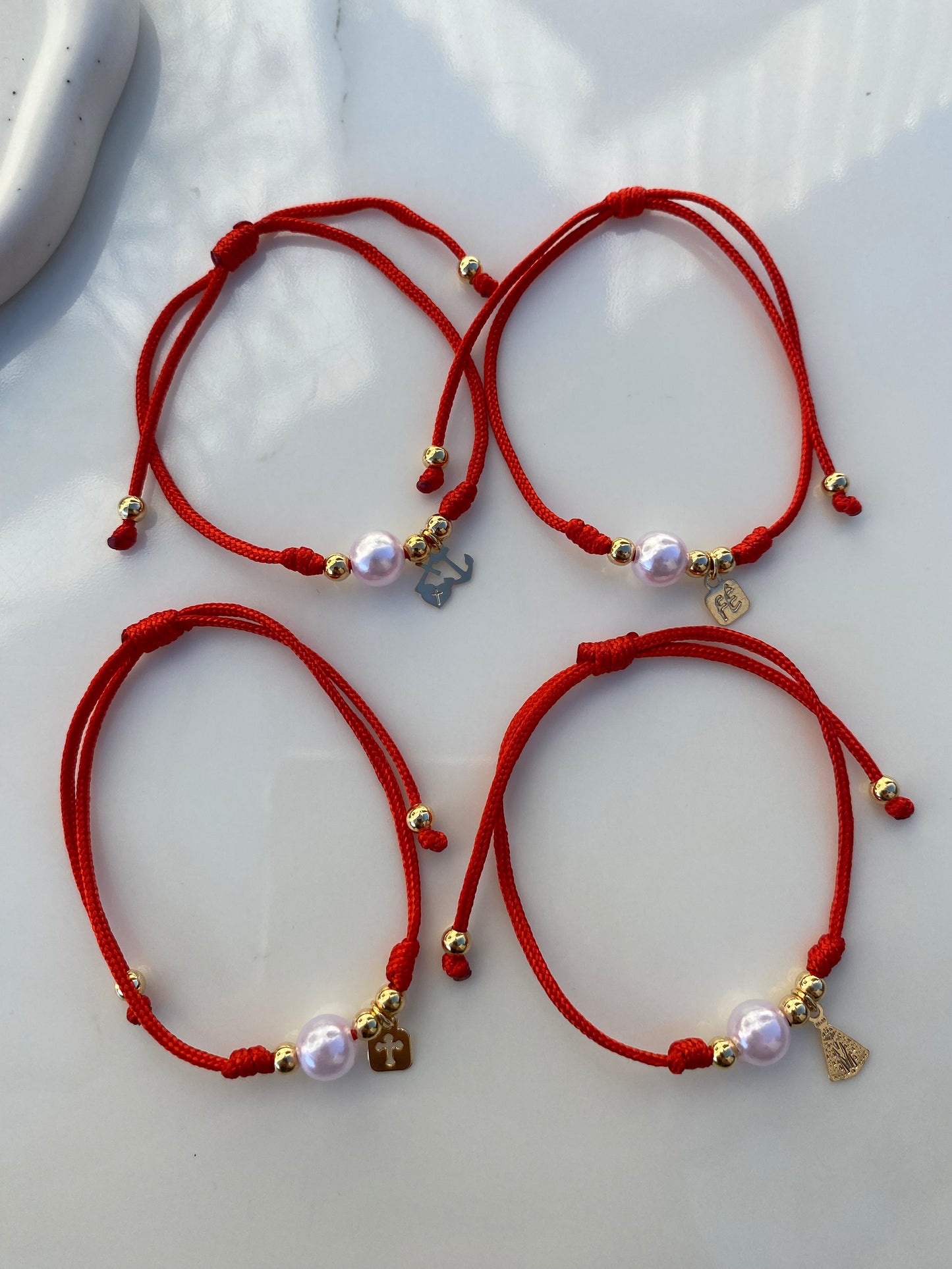 Pulsera perlita + mini dije